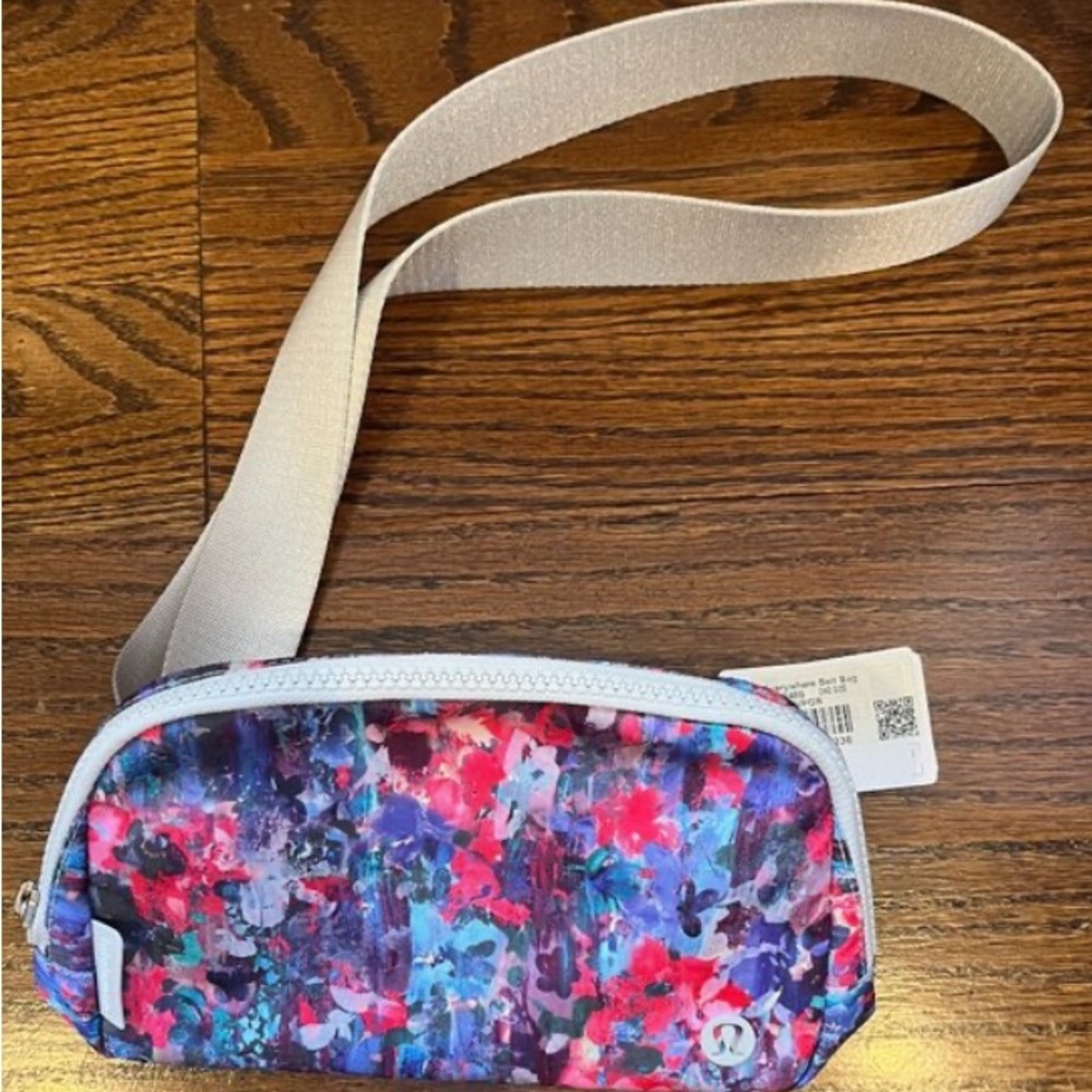 Lululemon Belt Bag 🍋